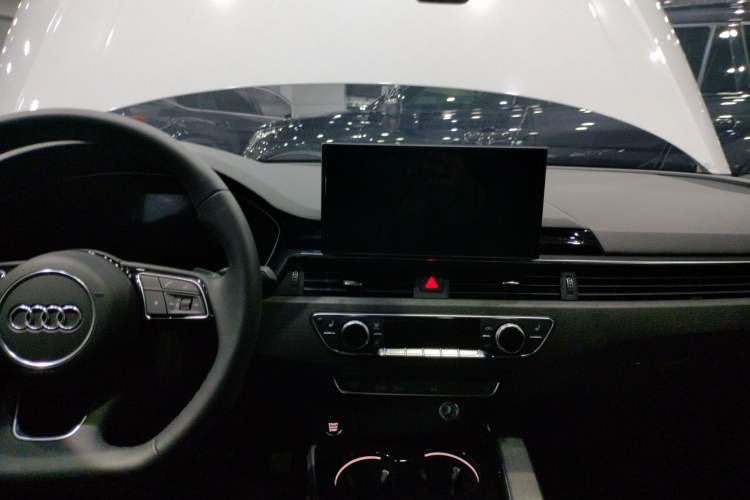 Used Audi A4L 2023 40 TFSI Luxury Dynamic Model
