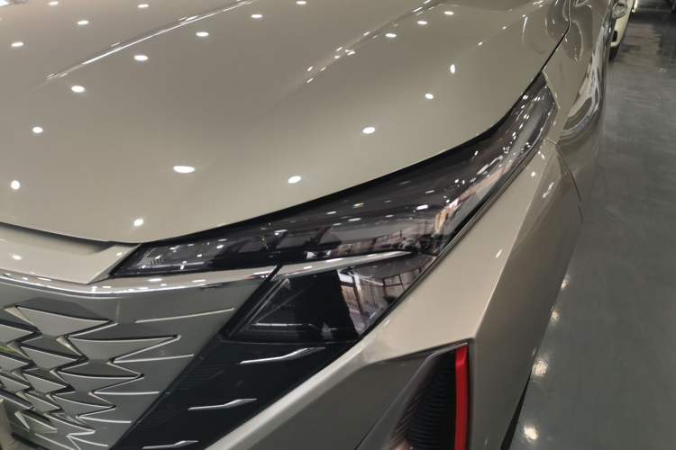 Used CHANGAN OSHAN Z6 2022 Blue Whale 1.5T DCT Smart Edition Urban Version Left Front Headlight