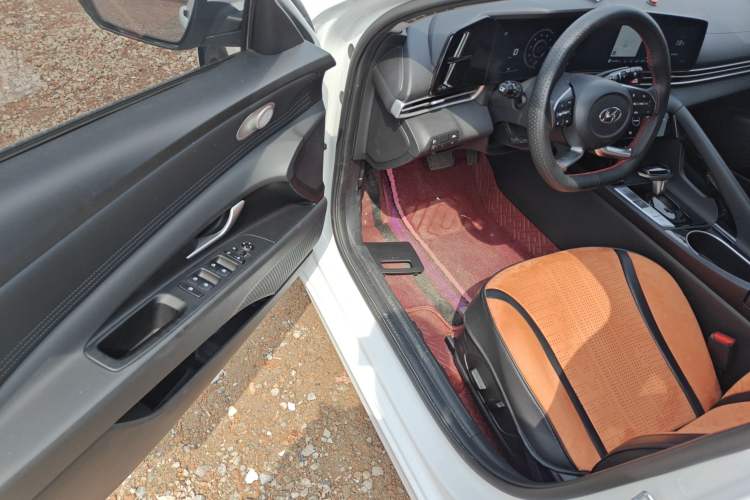 Used Hyundai Elantra 2022 1.5L CVT LUX Prestige Edition Driver Seat