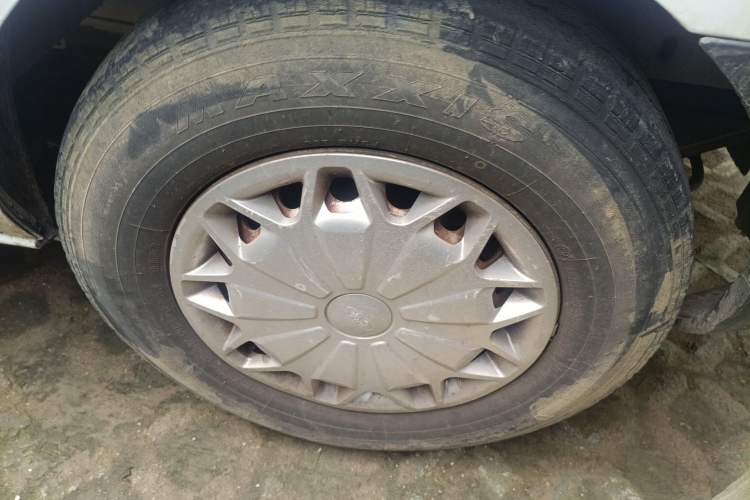 Used Ford Transit 2017 2.0T Diesel Van Mid-Chassis Mid-Roof China V Standard