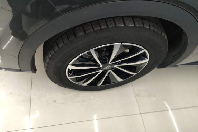 Used CHANGAN NEVO Q05 2025 Truly Delicious Version 125 Leading-Edge Edition Left Front Wheel Hub