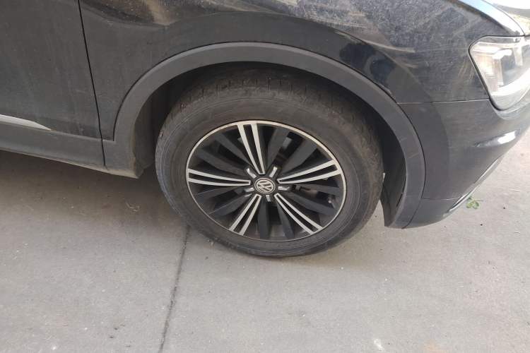 Used Volkswagen Tiguan L 2019 Updated Version 330TSI Automatic Two-Wheel Drive Panoramic Comfort Edition China VI Standard Right Front Wheel Hub