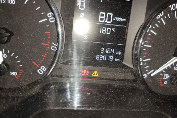 Used Skoda Octavia 2015 1.6L Automatic Yijie Edition Odometer Close Up