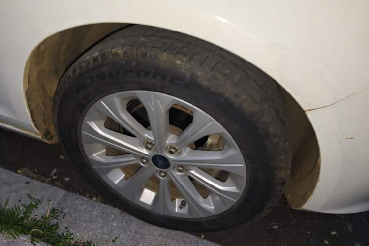 Used Ford Escort 2015 1.5L Automatic Fashion Model
