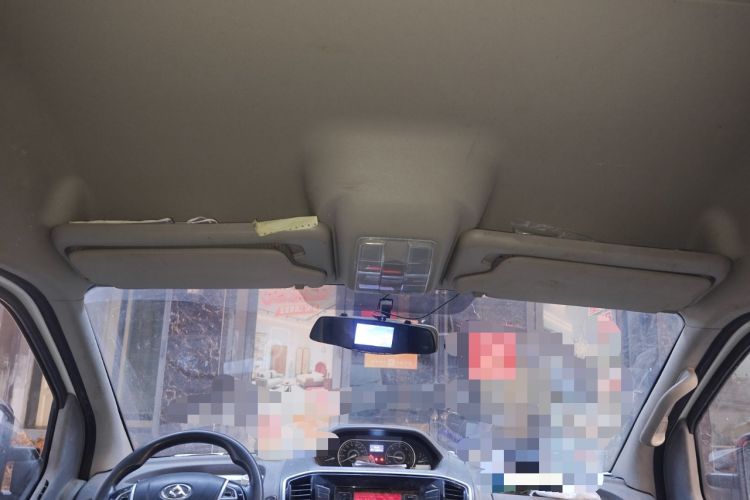 Used SAIC MAXUS Xintu V80 2018 2.5T 6-Speed Manual Aoyuntong Short Wheelbase Mid-Height 5-6 Seater
