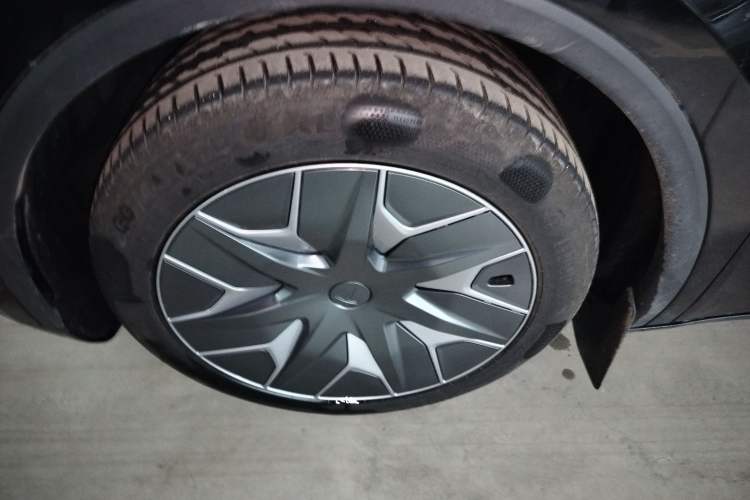 Used Tesla Model Y L 2025 Model Long-Range All-Wheel-Drive Version