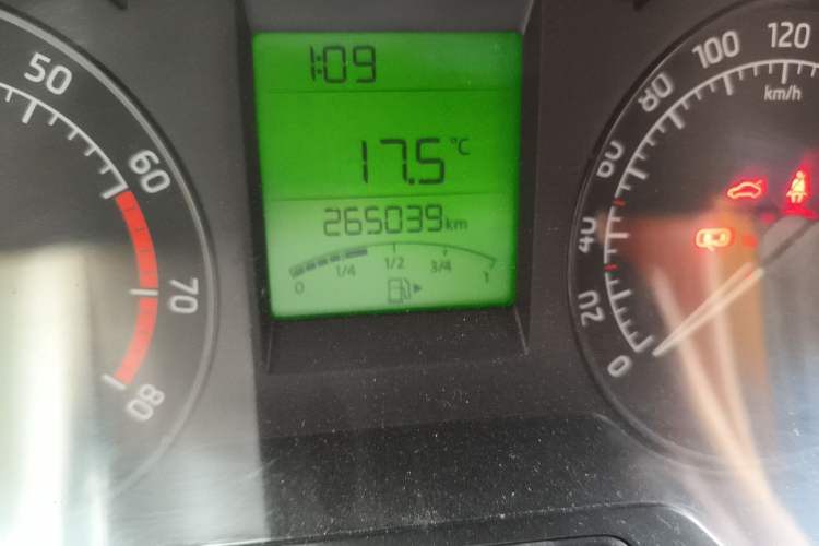 Used Skoda Rapid 2013 1.6L Manual Smart Selection Model
