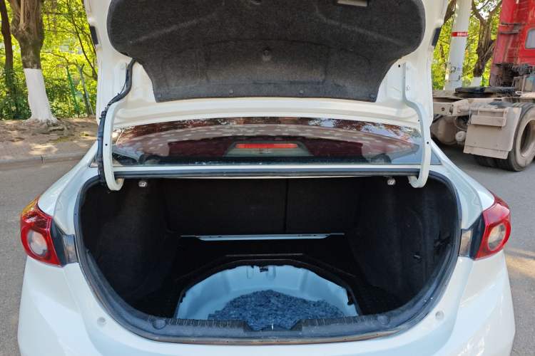 Used Mazda 3 Axela 2017 Sedan 1.5L Automatic Comfort Model Emission Standard China V Trunk