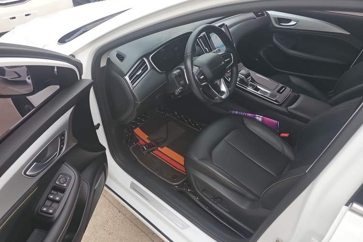 Used Roewe i6 MAX 2020 300TGI Automatic "Swell Cool Smart Drive" Edition Driver Seat