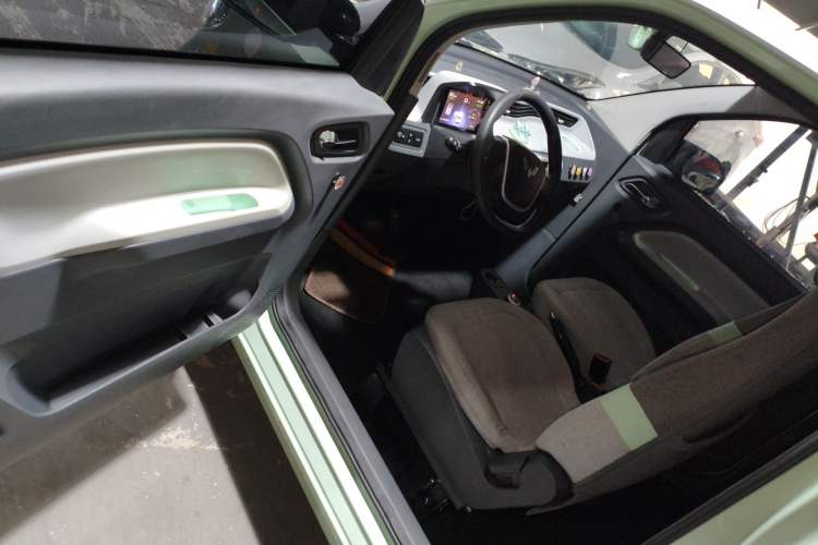 Used Wuling Hongguang MINIEV 2022 Macaron Premium Model – Lithium Iron Phosphate Driver Seat