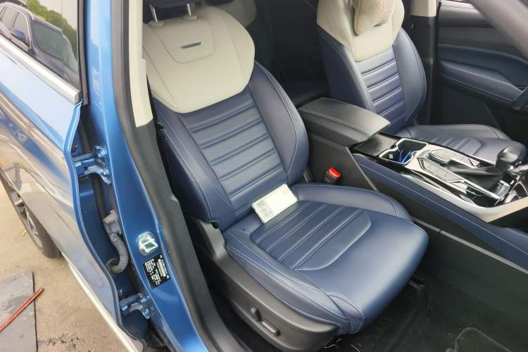 Used SAIC MAXUS D60 2019 1.5T Automatic Prestige 7-Seater Right Front Seat