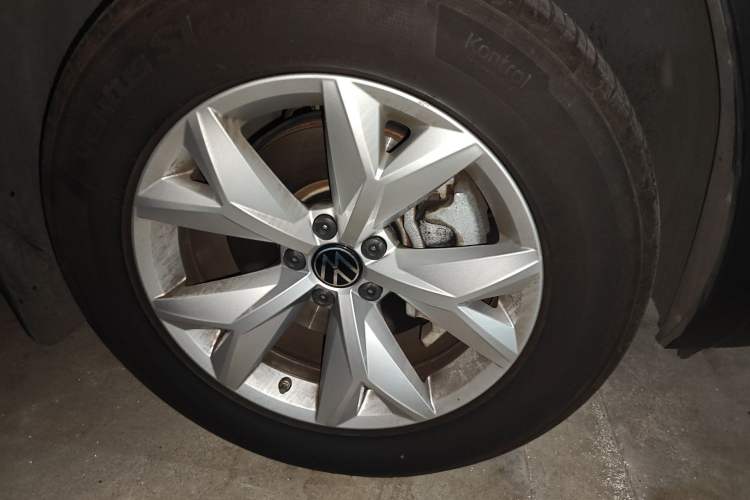 Used Volkswagen Teramont 2021 380TSI Four-Wheel Drive Luxury Edition Right Front Wheel Hub