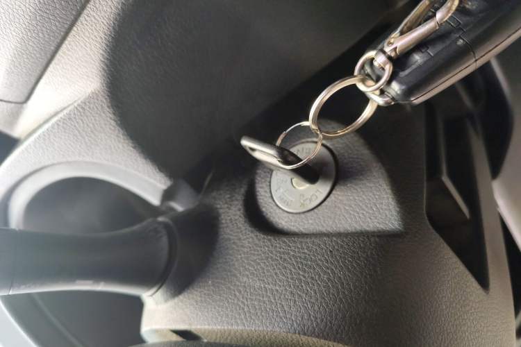 Used Venucia R30 2014 1.2L Manual Comfort Edition