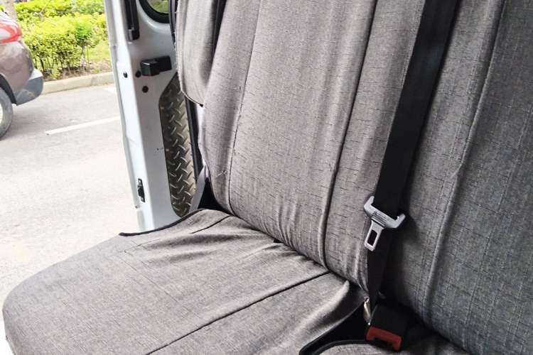 Used JMC Fushun 2023 2.0T Manual Mid-Drive Mid-Roof Commercial Multi-Purpose 7-Seater Passenger Vehicle Left Rear Seat