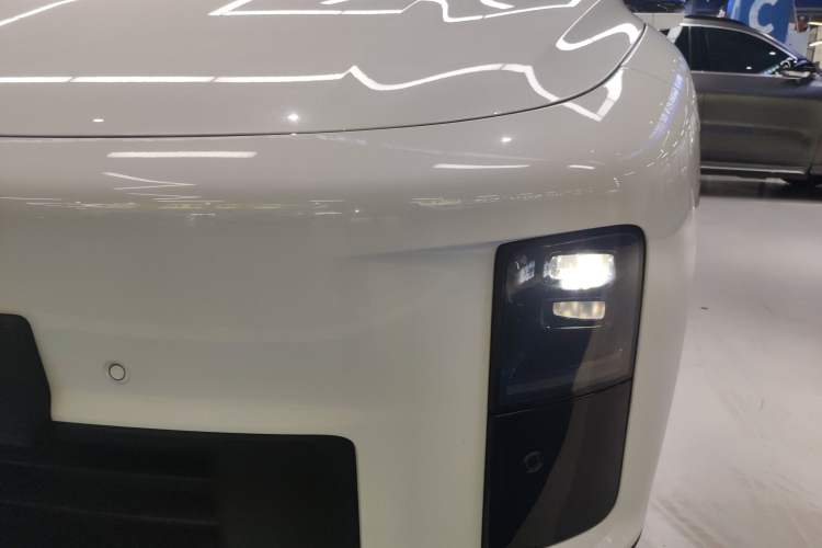 Used Li Auto i6 2025 Model Two-Wheel-Drive Standard Type
