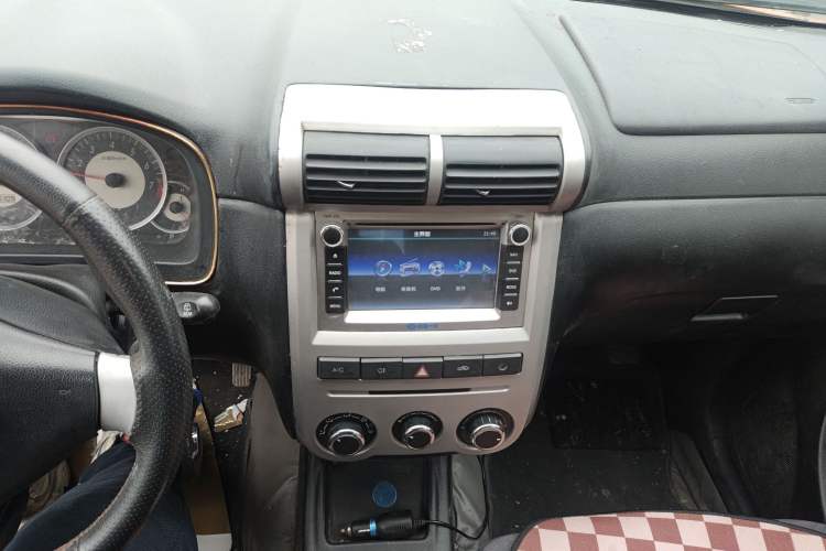 Used FAW Senya S80 2011 1.5L Manual 5-Seater Luxury Model Audio And AC Panel