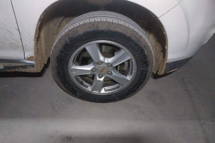 Used BYD S6 2014 2.0L Manual Luxury 5-Seater Right Front Wheel Hub