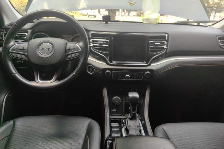 Used Jeep Grand Commander 2018 2.0T Four-Wheel Drive Smart Enjoyment Version China V Emission Standard
