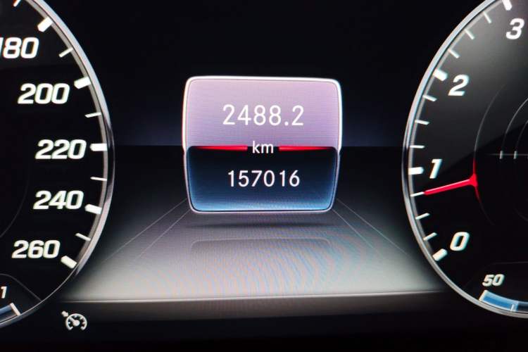 Used Mercedes-Benz E-Class 2019 E 260 L Odometer Close Up