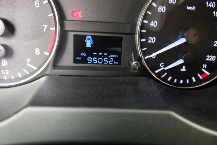 Used JAC Refine M3 2015 Maker Edition 1.6L Luxury Version Odometer Close Up