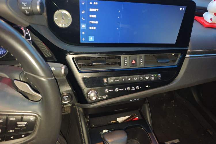 Used Lexus ES 2022 300h Deluxe Edition