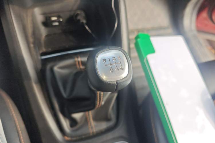 Used Wuling Hongguang S3 2018 1.5T Manual Luxury Model China V Standard Gear Lever