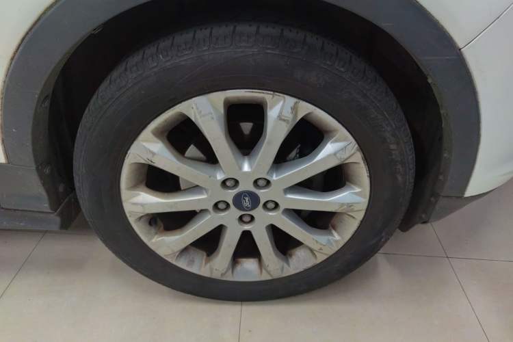 Used Ford Kuga 2013 1.6L GTDi Two-Wheel-Drive Comfort Model Right Front Wheel Hub