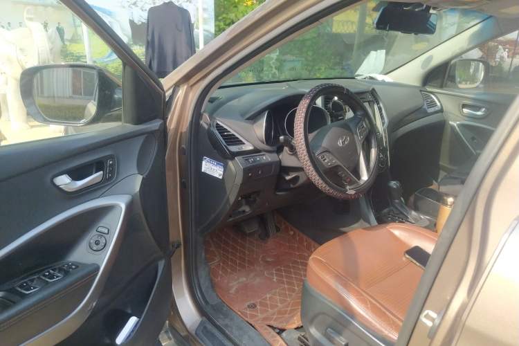 Used Hyundai Santa Fe 2013 Revised Version 2.4L Automatic All-Wheel Drive Luxury Trim Driver Seat