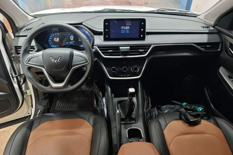 Used Wuling Hongguang S3 2019 1.5L Manual Comfort Model China VI Standard
