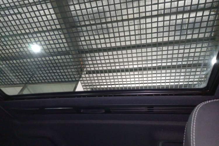 Used Mercedes-Benz E-Class 2014 Restyled E 260 L Sport Edition Headliner