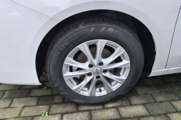 Used Roewe i5 2026 Model 1.5L Manual Comfort Version Left Front Wheel Hub