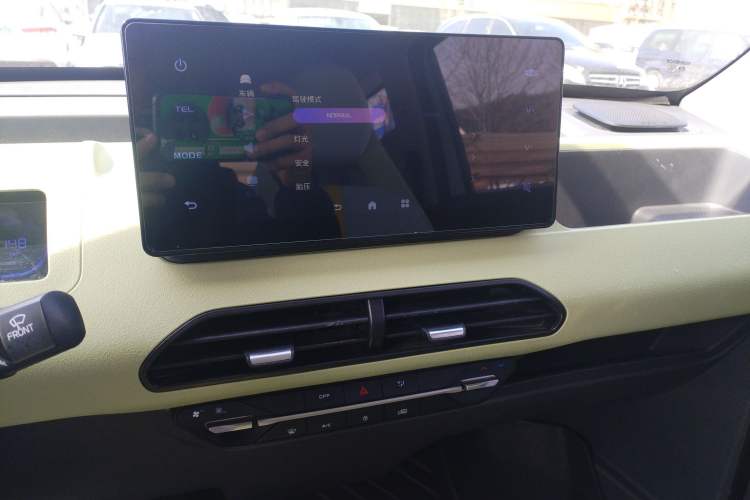 Used Geely Galaxy Panda 2023 Panda Mini 200km Endurance Bear Audio And AC Panel