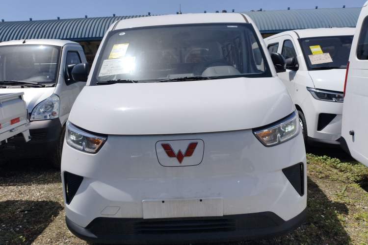 Used Wuling Yangguang 2025 Model 400km Bus Edition—Comfort Edition Front