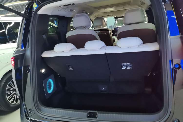 Used BYD Xia 2025 DM-i 1.5T 180km Excellence Model Trunk