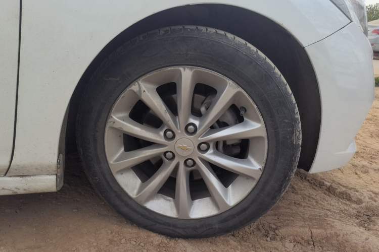 Used Chevrolet Cruze 2018 320 Automatic Pioneer Sunroof Edition Right Front Wheel Hub