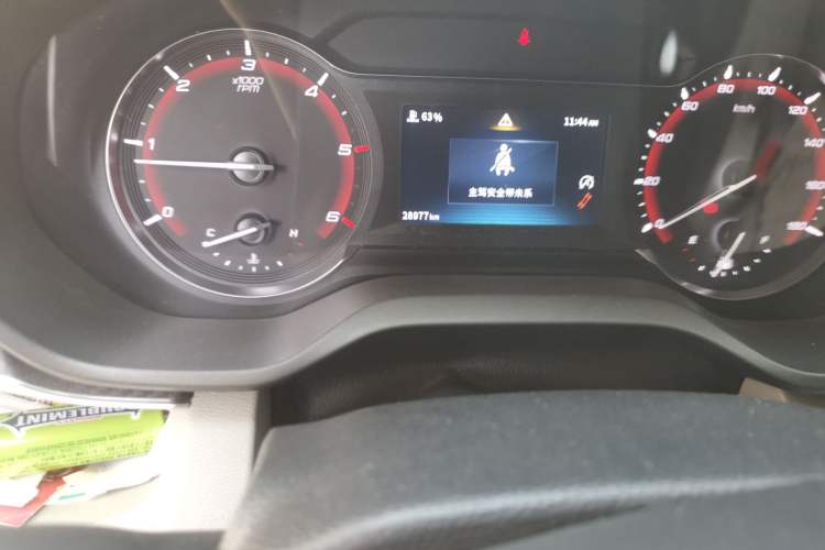 Used SAIC MAXUS Xintu V90 2019 2.0T Manual Zhi Du Xing Front-Wheel-Drive Single Tire Short Wheelbase Mid-Height 6-Seater Odometer Close Up