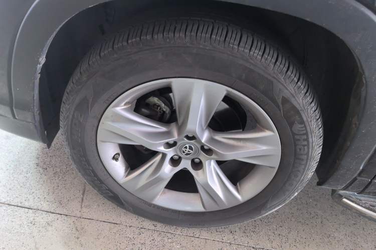 Used Toyota Highlander 2015 2.0T Four-Wheel Drive Luxury Edition 7-Seater Left Front Wheel Hub