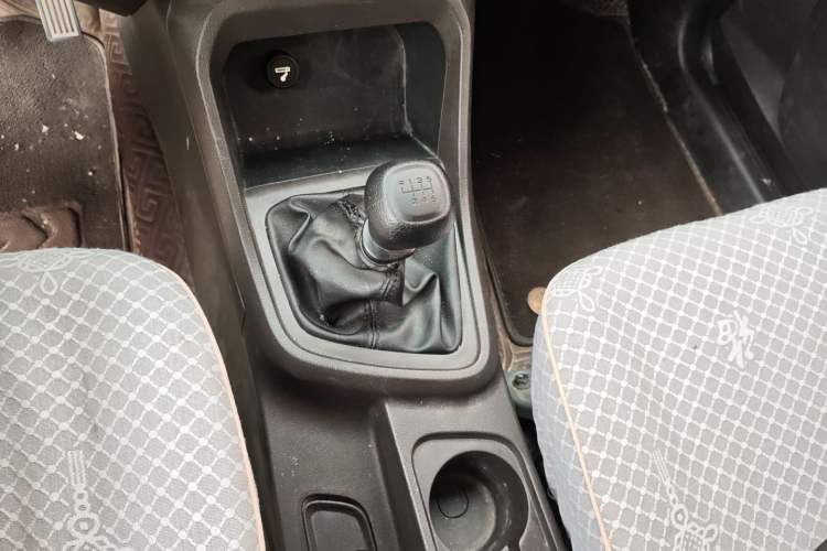 Used Wuling Hongguang V 2021 1.5L Jingqu Edition Enclosed-Window Vehicle LAR Gear Lever
