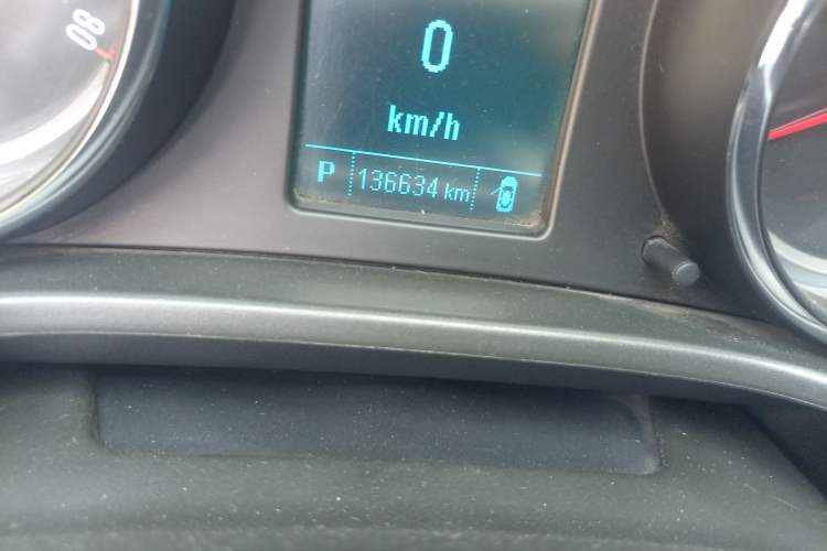 Used Buick Regal 2013 1.6T Automatic Elite Sport Edition Odometer Close Up