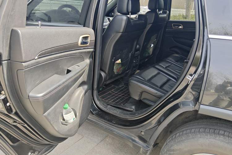 Used Jeep Grand Cherokee 2013 3.6L Luxury Navigation Edition
