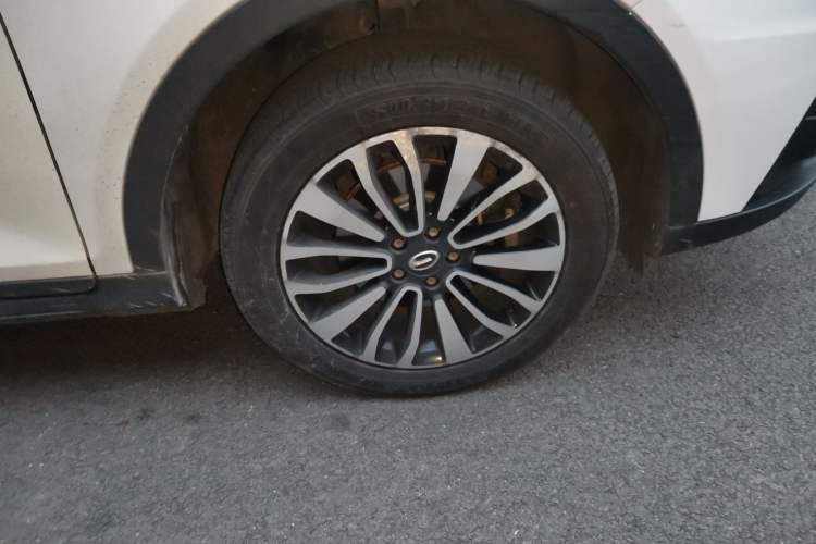 Used GAC Trumpchi GS5 Super 2016 1.8T Automatic Two-Wheel Drive Anniversary Edition Right Front Wheel Hub