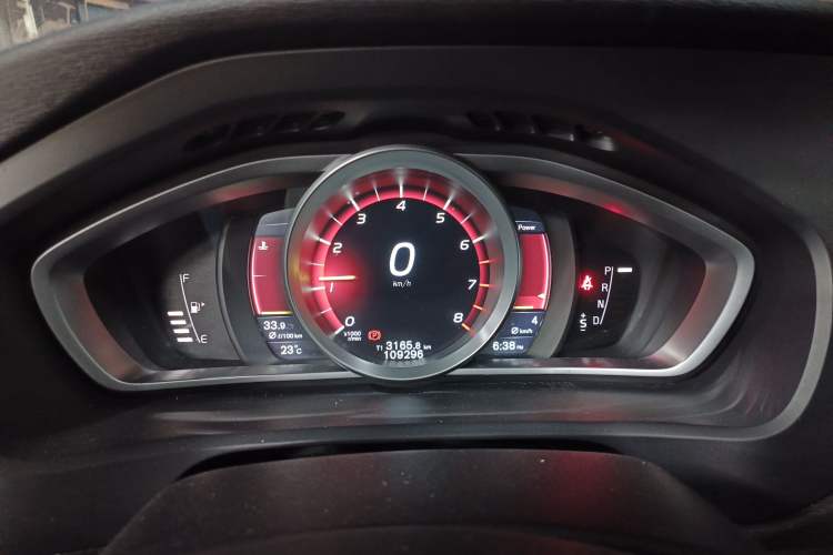 Used Volvo V40 2015 1.6T Zhiya Edition
