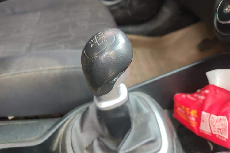 Used Kia K2 2012 Sedan 1.4L MT TOP Commemorative Edition Gear Lever