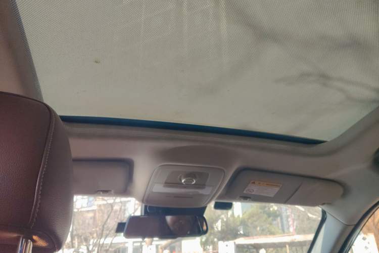 Used Roewe RX5 2016 30T Four-Wheel Drive Automatic Internet Smart Luxury Edition Headliner