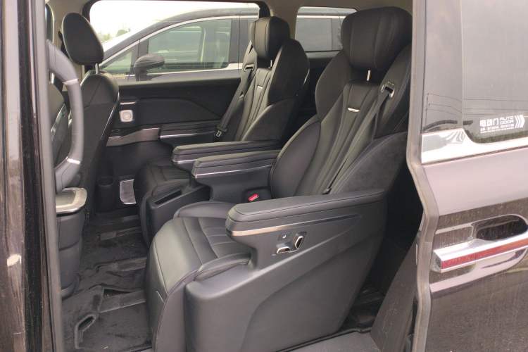 Used Hongqi HQ9 PHEV 2024 2.0T Four-Wheel Drive Business Edition
