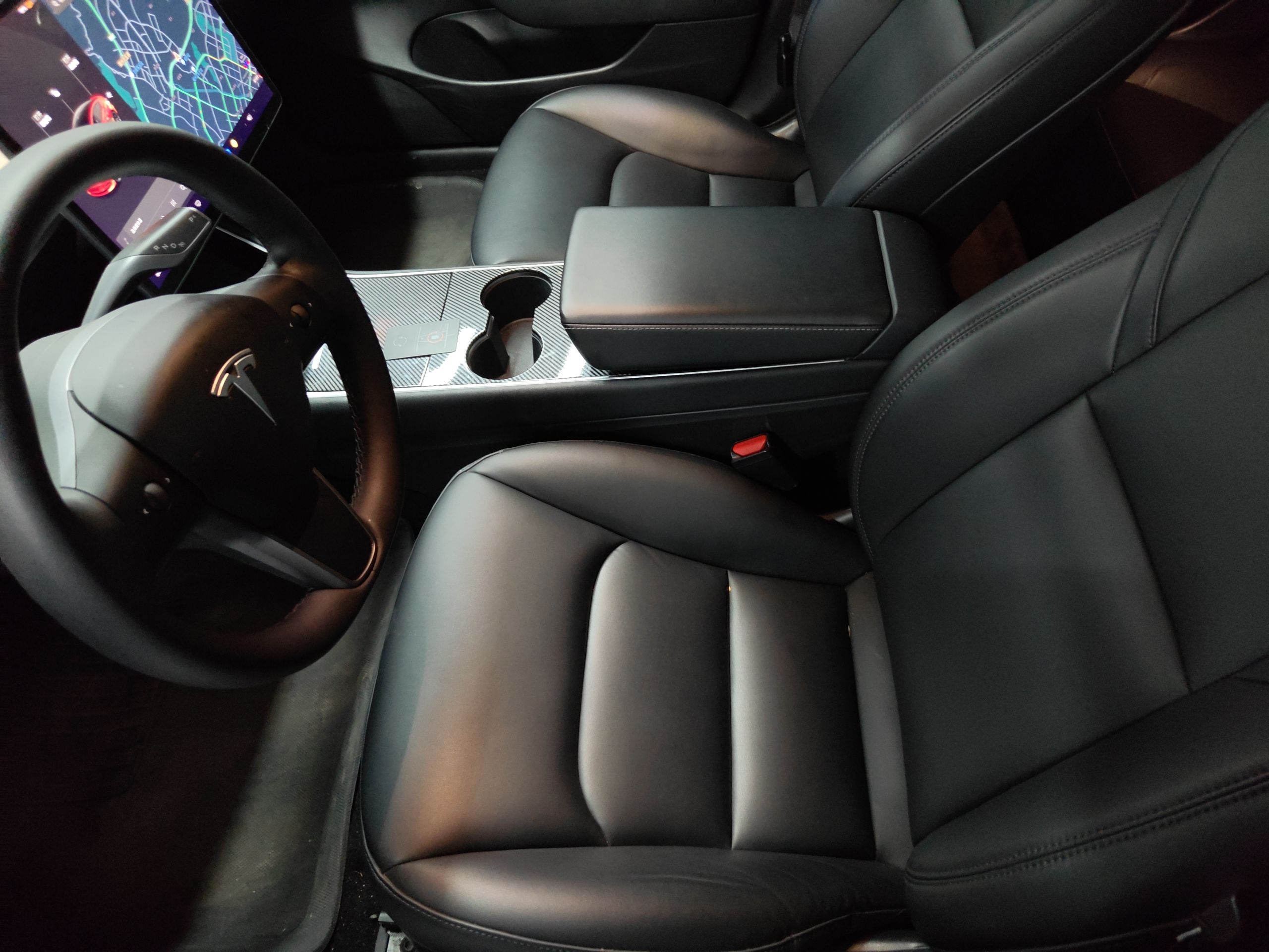 Переднее сиденье в автомобиле