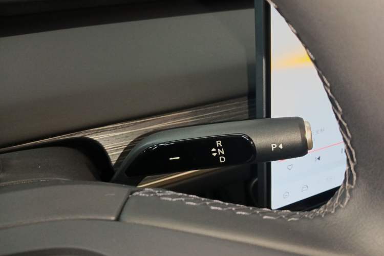 Used ONVO L60 2024 60 kWh Rear-Drive Version