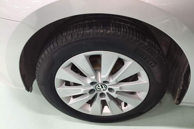 Used Volkswagen Lavida 2013 Restyled Classic 1.6L Automatic Comfort Edition Left Front Wheel Hub