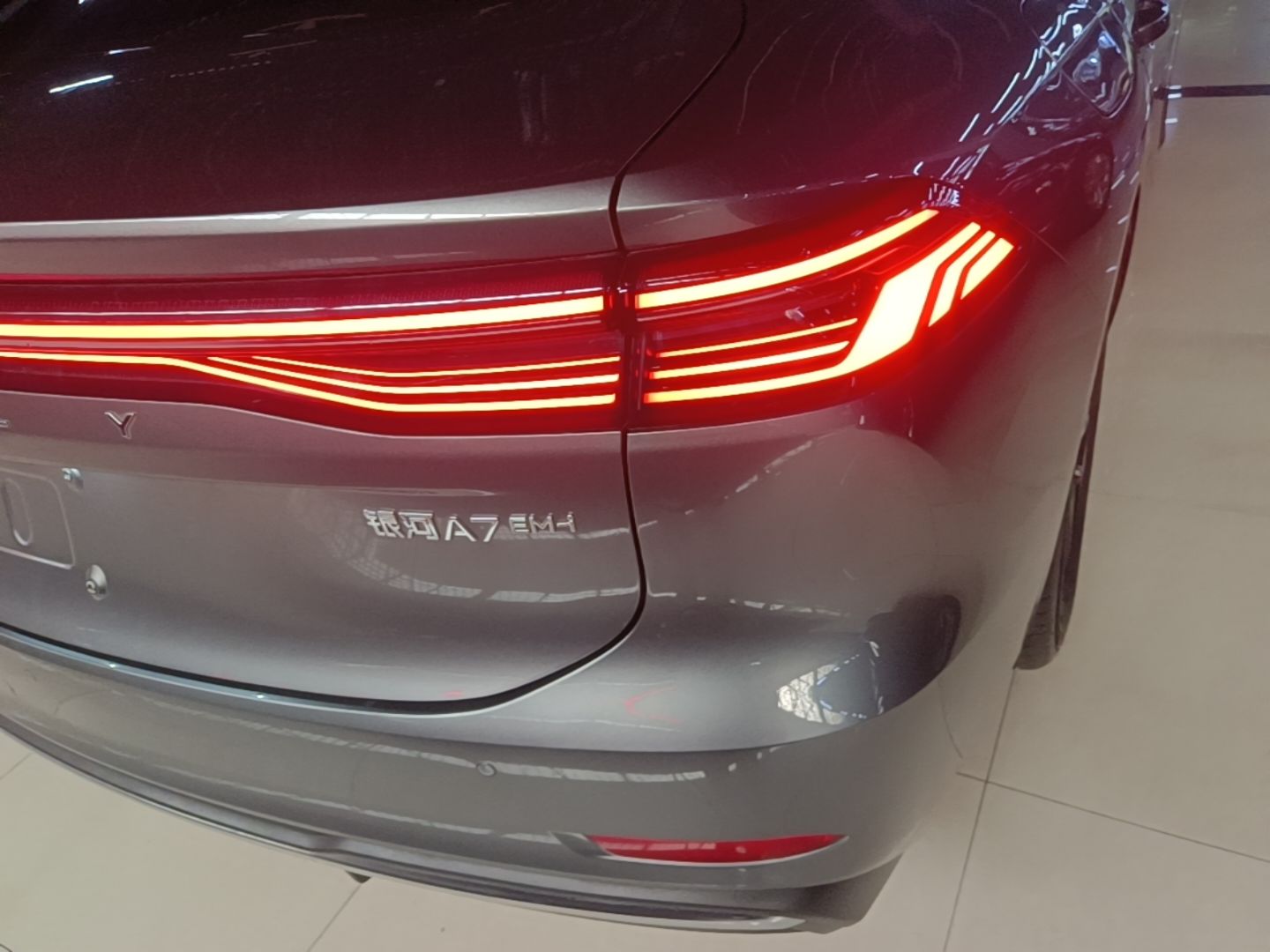 Geely Galaxy A7 2025 Model EM-i 70km Luxury Edition — снимка 9