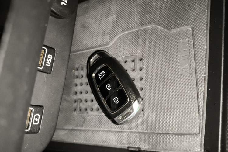 Used Hyundai Elantra 2021 1.5L CVT LUX Prestige Edition